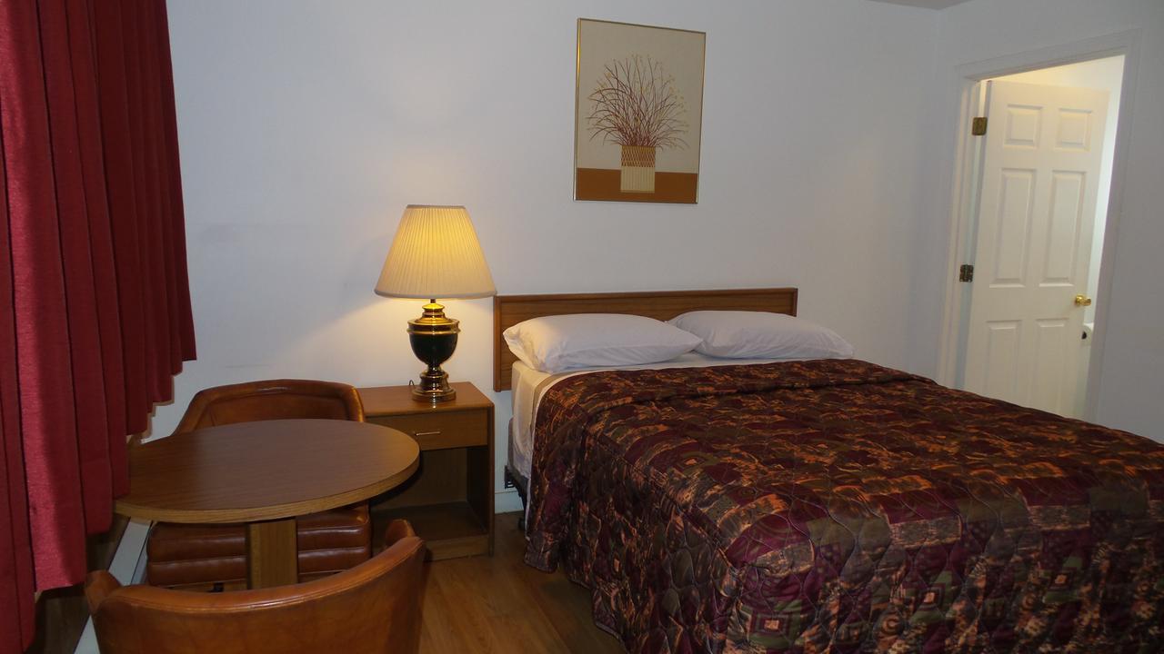 Golden Lion Motel Raymond エクステリア 写真